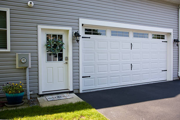 24/7 Emergency Garage Door Roller Replacement experts in Sandoval, IL
